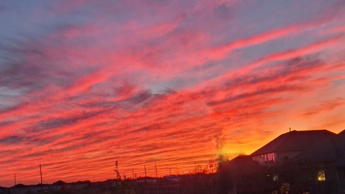 The sunsets have been amazing the past few days. They only last minutes though. I finally got one again<a href="/tag/mvsales"class="tags"><span>#mvsales</span></a>