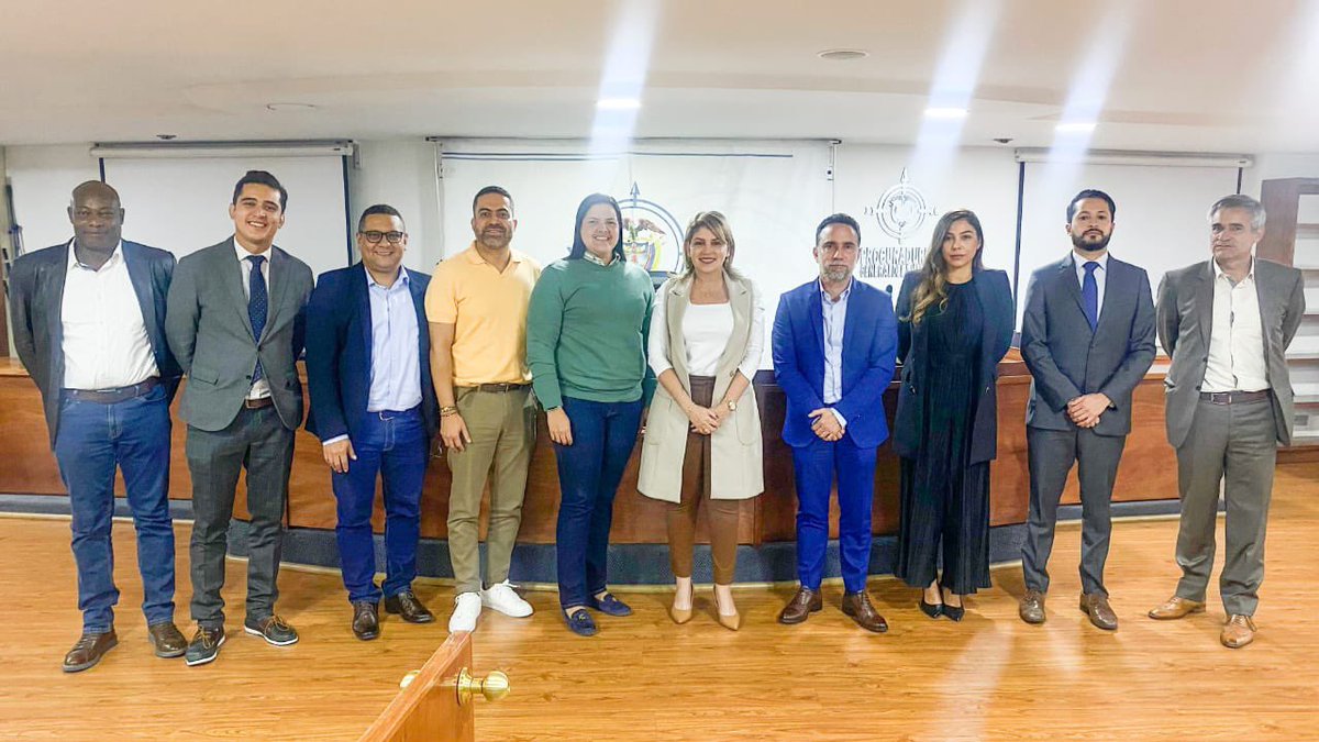 VirnaJohnson's tweet photo. Estuvimos desarrollando mesa de trabajo con la Procuraduría, aclarándoles inquietudes que tenían sobre el proyecto El Curval, que es la solución definitiva al desabastecimiento de agua en Santa Marta. El organismo planteó preguntas de aspectos técnicos y financieros que ya habíamos respondido en el transcurso de la licitación de forma escrita cuando ellos lo solicitaron pero que se volvieron a aclarar en la jornada de hoy.

La Procuraduría solicitó nuevamente que les enviáramos el proyecto El Curval, que ya habían recibido el 16 de febrero de este año cuando les enviamos el proyecto con todos sus componentes para que lo conocieran. Estamos seguros de que es un proyecto sólido y que la Procuraduría así debe encontrarlo una vez lo estudie de forma juiciosa.

Los Gobiernos del Cambio logramos estructurar la solución definitiva al desabastecimiento de agua y la defenderemos. Hemos sido y seguiremos siendo respetuosos de las leyes, hemos actuado y seguiremos actuando con transparencia en beneficio de los samarios y responderemos con total tranquilidad ante cada interrogante que resulte y ante cualquier desafío que tengamos que enfrentar en beneficio de los samarios, incluidas las artimañas politizadas que han intentado frenar la solución del agua todos estos años.
