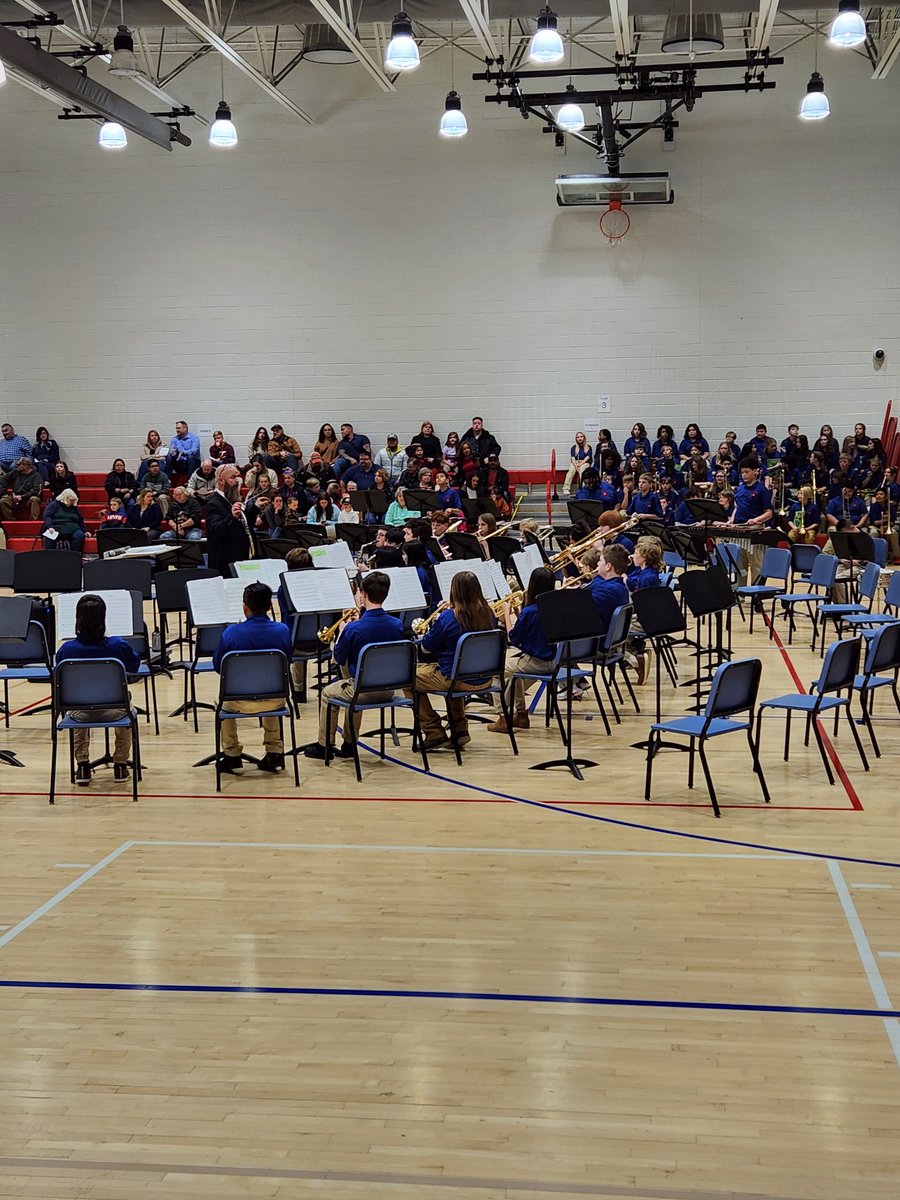 scott_lykins's tweet photo. Way to go, Trojans! You rocked this years winter concert! @FCMSPrincipal @rowan_ITC @DeanFcms @mixedmeter @CounselorMG2021 #FCPSInspires #FCMSWeConnect #FCMSWellbeingforall https://t.co/l001AOuUM1