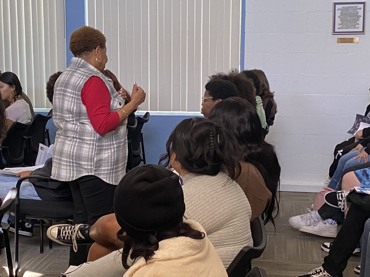 What an awesome experience! Carter High School students got to recommend what new exciting things they want to see in Rialto while visiting Mayor Robertson ❤️ #StateSealofCivicEngagement