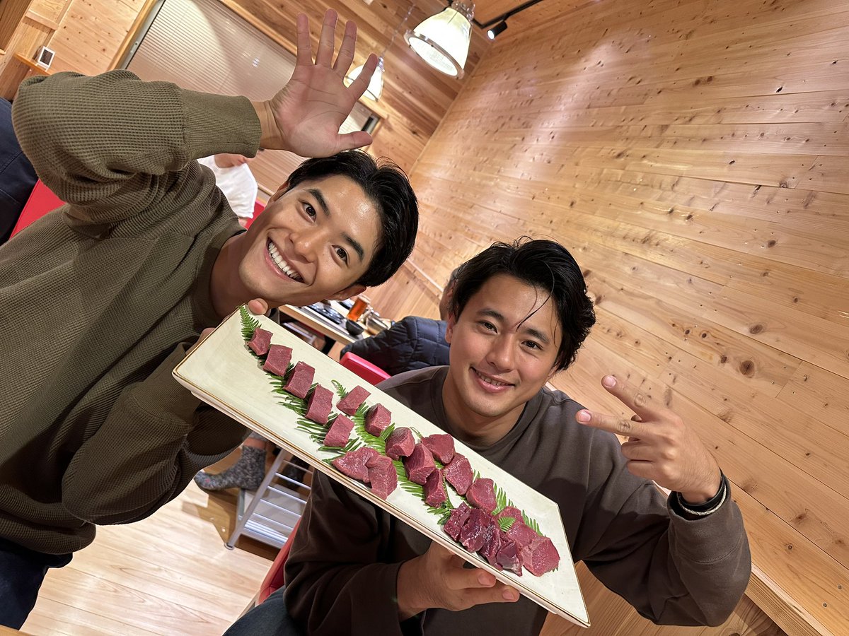 KohCuisine's tweet photo. ZIP！ #旅するエプロン ご視聴ありがとうございます✨️
奈��でジビエ🦌を家族で扱っている場所に行ってきました😍
今まで食べてきた鹿料理で1番美味しかったぁ🥺感動💓

あんな新鮮な鹿肉を使ってフランス料理作ったら最高に美味しいだろうなぁー！！

 #池田航  #伊藤楽  #ジビエ塾 @toakiryosi https://t.co/9UwhoTRlnh