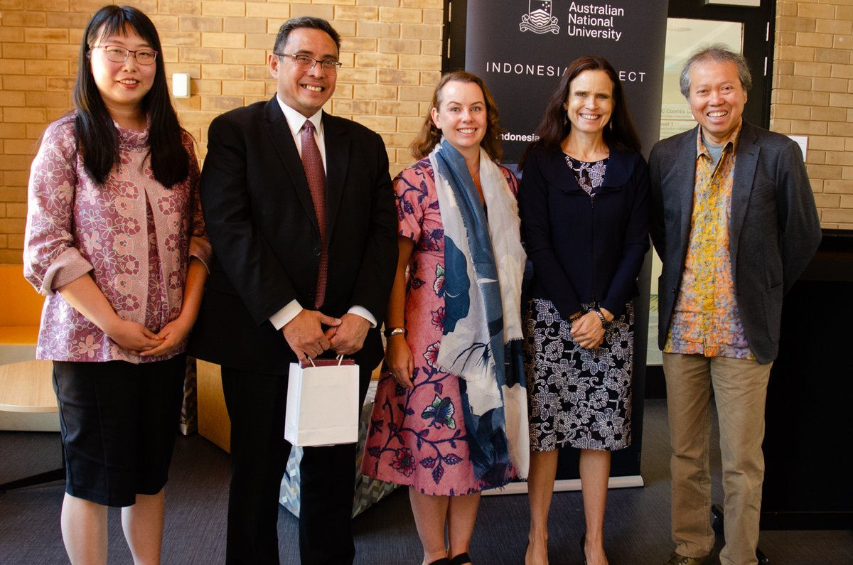 @DrABexley @DiahNaluri @HelenCSullivan @AusAmbGender @dfat Chapter authors @Eva_F_Nisa and @duniavania looking proud! Thanks also to Mohammad Syarif Alatas, Deputy Chief Mission at @INAEmbAUS for joining the celebration