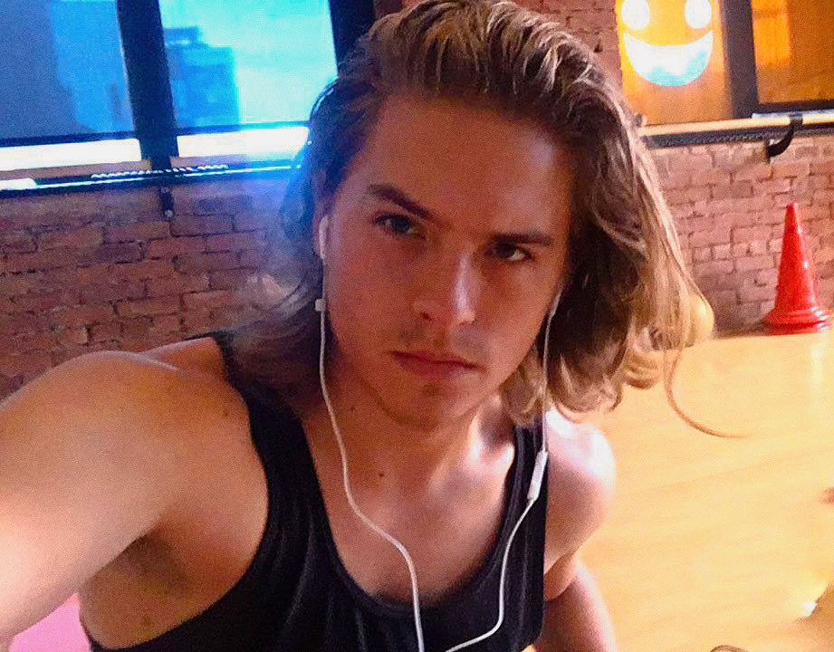 LeonSKennedyv's tweet image. Estoy sudando en partes que no sabía que sudaban.