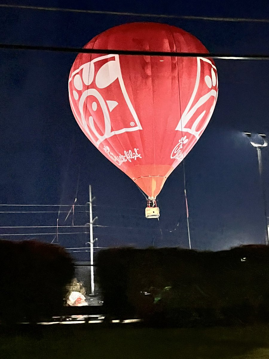 melanieross's tweet photo. Spotted by Hotel Vin. Fun!! @Grapevine_TX @VisitGrapevine @ChickfilA https://t.co/BdAlKYcexF