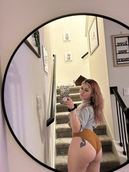 cheeks 🫶🏻 https://t.co/vsRhFP7jty