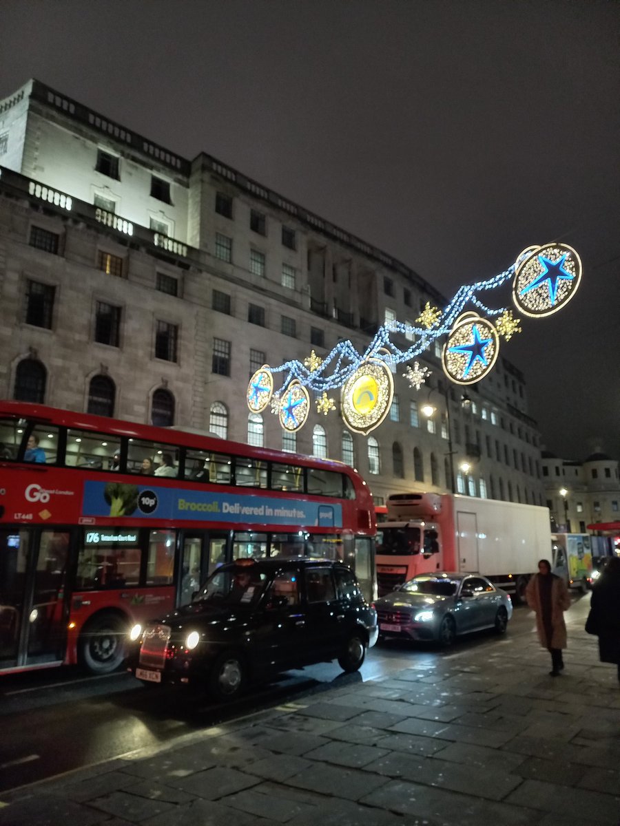 SH__Samadov's tweet photo. Great to be back to the great city of London #London #nightlights. Ahead of very interesting discussions between MFA🇺🇿 and 🇬🇧FCDO and other agencies of two countries towards cementing bilateral relations in the year to come. https://t.co/CFZvhcJJLz