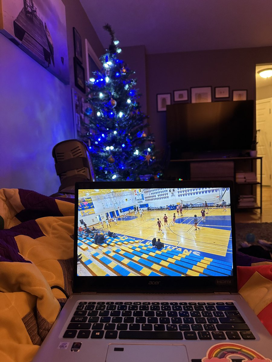 It’s been tough making it out of the house these days but always find time to cheer on the Blue and Gold!  @oneilltitans