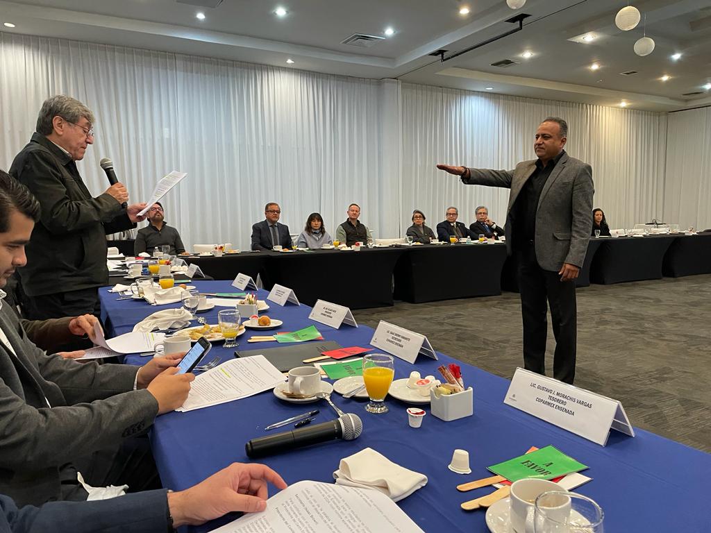 "Felicitamos al Mtro. Alberto Muñoz Avilez por su nombramiento como Presidente de Coparmex Ensenada 2024.. Deseándole el mayor de los éxitos en esta nueva encomienda de impulsar el desarrollo de las empresas para contribuir al bien común de nuestra localidad.