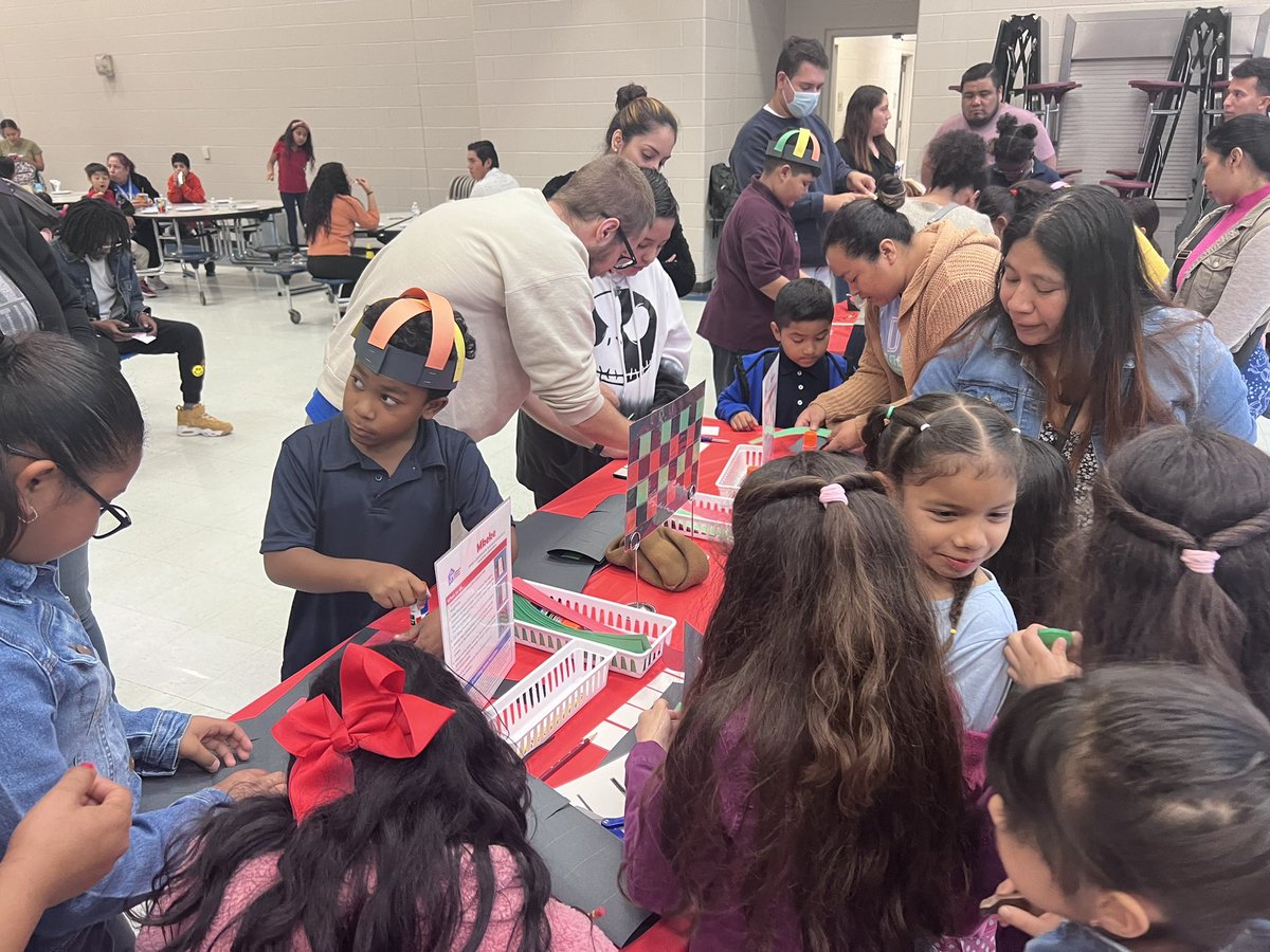ParisaBehzadi_'s tweet photo. We absolutely LOVED having the Houston Childrenโs Museum come to @hisd_SRE for a fabulous evening of learning for over 200 Space Ranger families tonight! Thank you @cmhouston for bringing this awesome experience to SRE ๐ https://t.co/84CGsGzdAm