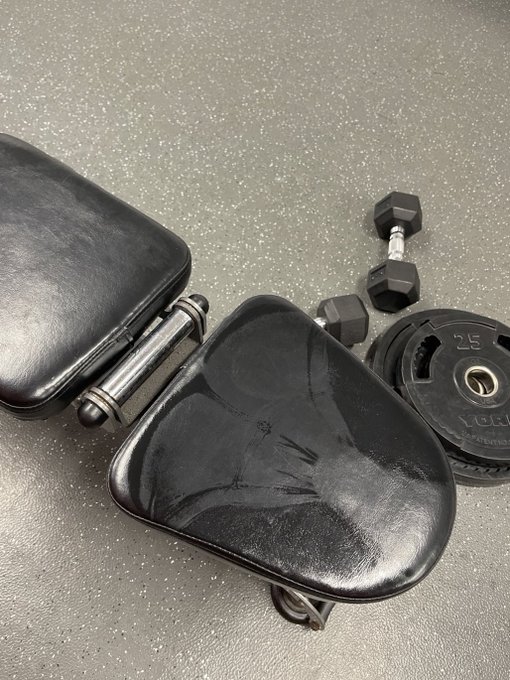 my trainer told me to leave it all in the gym... https://t.co/TQEmeCv5eH