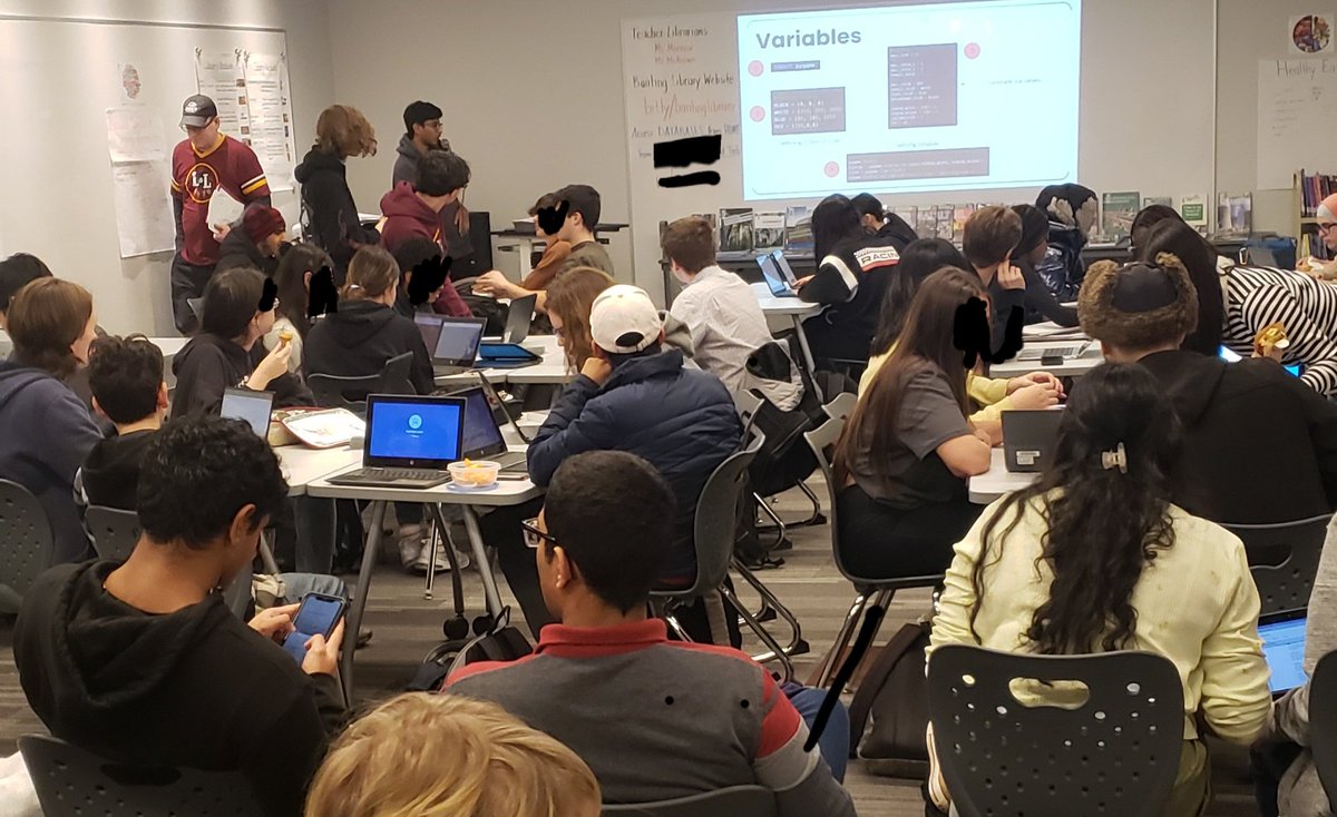BLibrarylc's tweet image. A big thanks to the Banting Robotics Team for leading @bantingbroncos students through this week&apos;s #HourOfCode lunch session on how to code a pong game, in the #LLC. Thanks Hamad &amp;amp; Tallon @frc5870 #CSEdWeek2023 @TVDSB_STEM