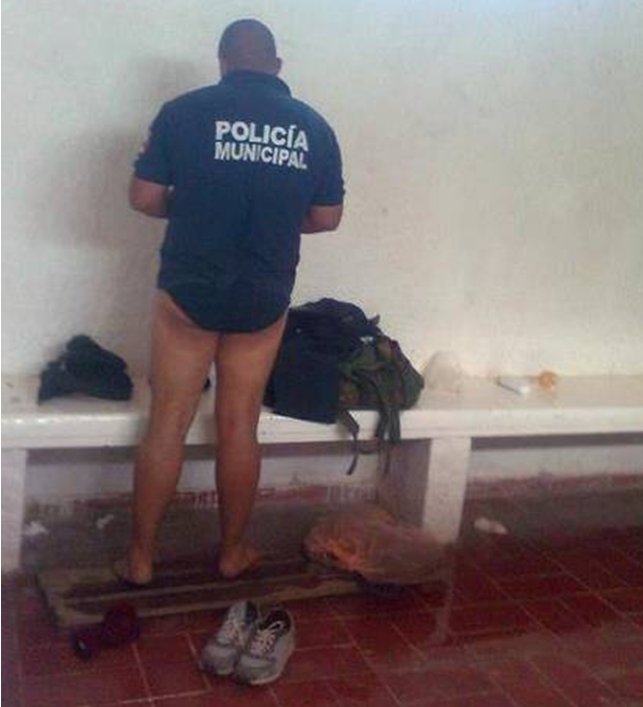 vatos en trusa y en boxer 🩲 tweet media