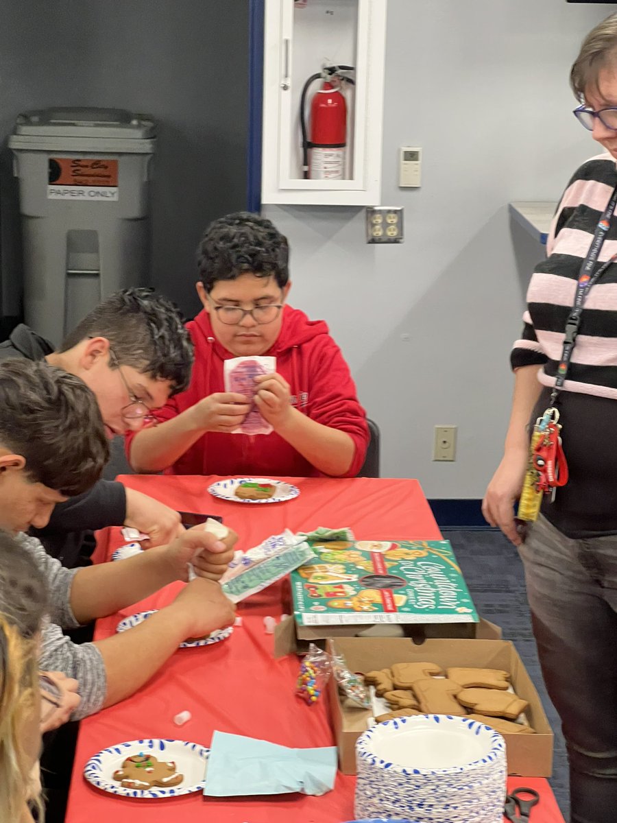 Rose Gandarilla tweet media