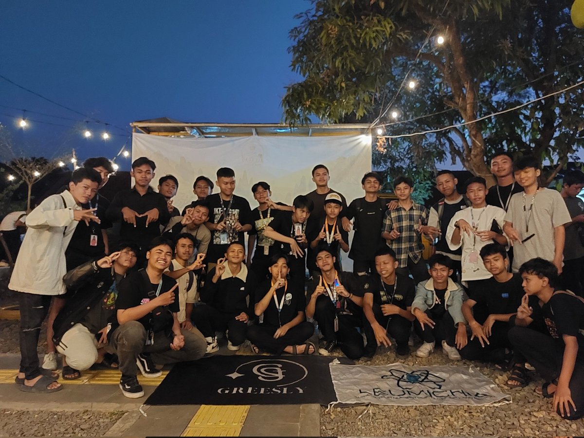 abayy666999's tweet photo. HAPPY ANNIVERSARY 48BANDUNG 🥳🥳
#48BDG10THANNIVERS
#DECENNIUM https://t.co/Xyu0tW3q90