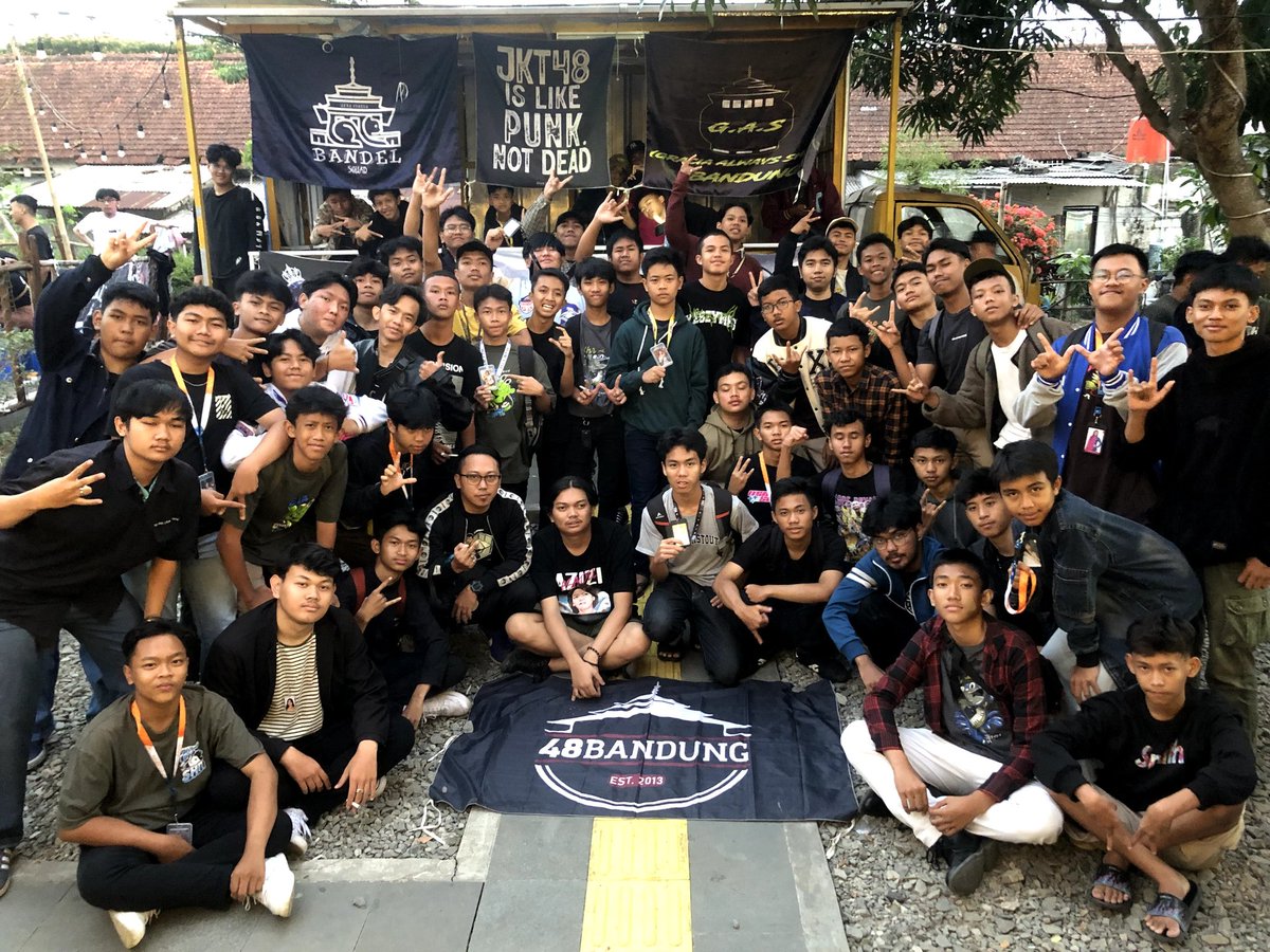 abayy666999's tweet photo. HAPPY ANNIVERSARY 48BANDUNG 🥳🥳
#48BDG10THANNIVERS
#DECENNIUM https://t.co/Xyu0tW3q90