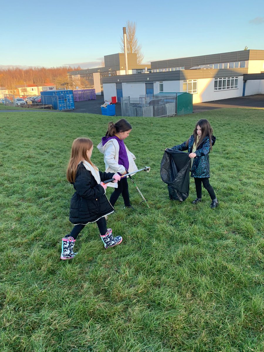SunnysidePri's tweet photo. Well done to our P4 Rewilders who were out litter picking today! We are lucky enough to have wildlife visit our playground, so we ensure litter dropped in our city won’t harm them. 😁🦡🦔🦊 https://t.co/RtAP4eD3Ba