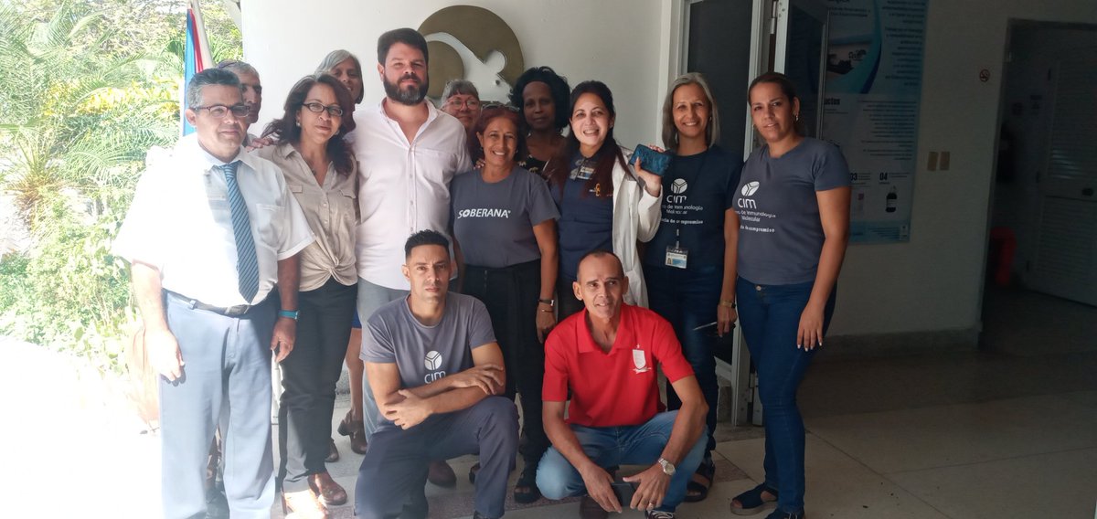 Hoy tuvimos un encuentro muy especial con el DrC. Fidel Antonio Castro Smirnov, hermoso momento para homenajear a nuestro invicto Comandante en Jefe Fidel Castro Ruz 
y celebrar el 29 aniversario del <a href="/cim_cuba/">CIM Centro de Inmunología Molecular</a>
<a href="/FACSmirnov/">Dr.C. Fidel Antonio Castro Smirnov</a> 
#labex30aniversario
#CIMPorLaVida