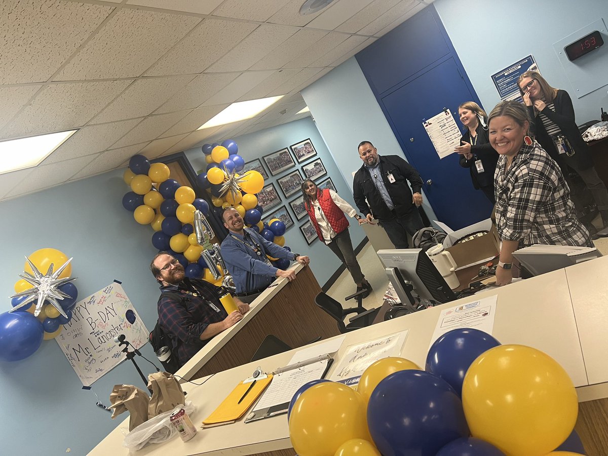 MmeBarbier's tweet photo. Happy Birthday, Brian @AHSTrojansAISD! Woo Hoo! https://t.co/R6lQA9V7Na