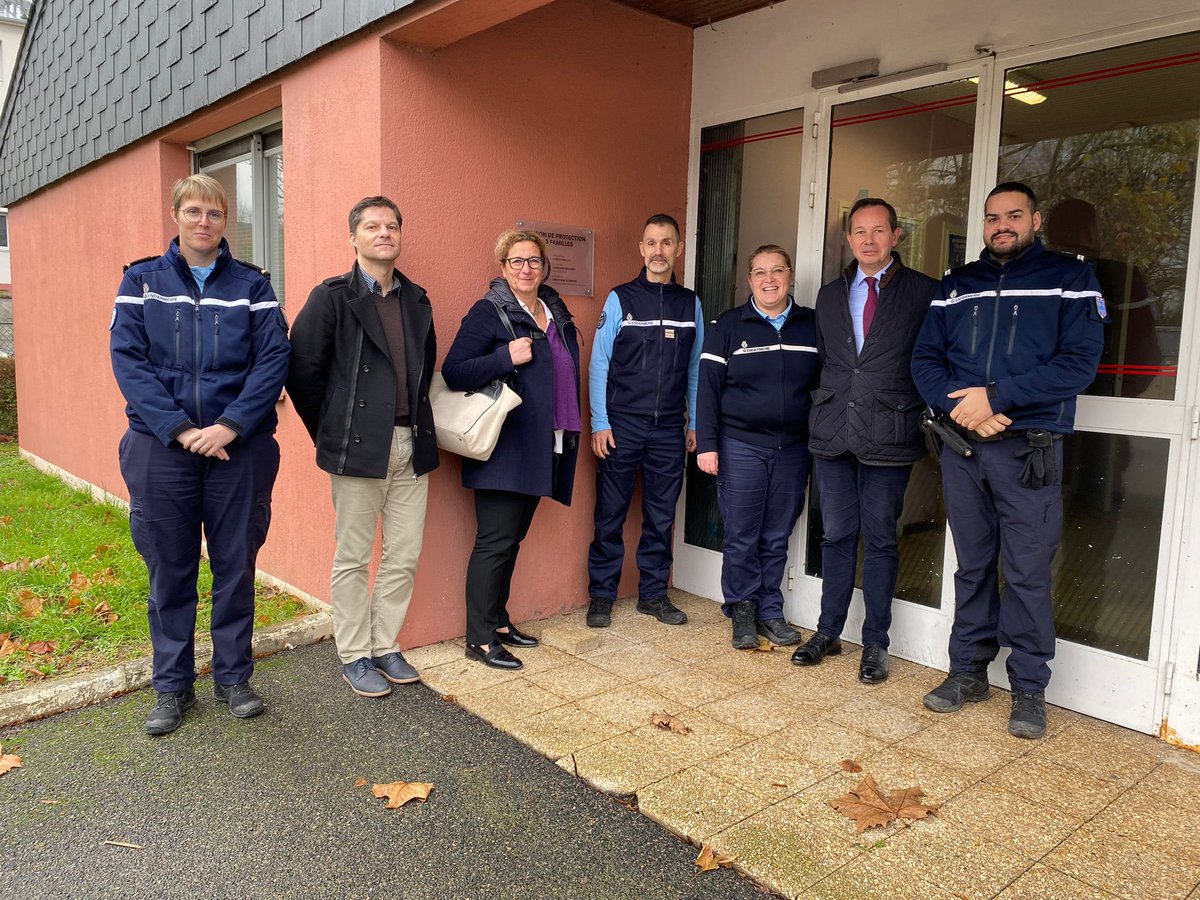 Barreau de CHARTRES (@ordrechartres) on Twitter photo Aujourdâhui <a href="/OrdreChartres/">Barreau de CHARTRES</a> Ă©tait invitĂ© Ă visiter la Maison de protection des familles et une discussion passionnante a suivi avec les gendarmes chargĂ©s des auditions des enfants . Mieux se connaĂźtre pour mieux travailler ensemble đ<a href="/Gendarmerie_028/">Gendarmerie d'Eure-et-Loir</a> Aujourdâhui <a href="/OrdreChartres/">Barreau de CHARTRES</a> Ă©tait invitĂ© Ă visiter la Maison de protection des familles et une discussion passionnante a suivi avec les gendarmes chargĂ©s des auditions des enfants . Mieux se connaĂźtre pour mieux travailler ensemble đ<a href="/Gendarmerie_028/">Gendarmerie d'Eure-et-Loir</a>