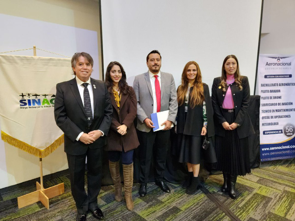 diana_larac's tweet photo. 📌 Quiero agradecer a la Asociación Mexicana de Instituciones Aeronáuticas ✈️ y Aeroespaciales por extenderme la invitación y ser parte de su comida de fin de año 🥂. ¡Fue un gusto poder compartir con ustedes! 
#TrabajandoPorTi 🤝 https://t.co/VweYPVp73C