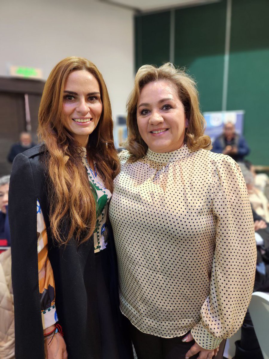 diana_larac's tweet photo. 📌 Quiero agradecer a la Asociación Mexicana de Instituciones Aeronáuticas ✈️ y Aeroespaciales por extenderme la invitación y ser parte de su comida de fin de año 🥂. ¡Fue un gusto poder compartir con ustedes! 
#TrabajandoPorTi 🤝 https://t.co/VweYPVp73C