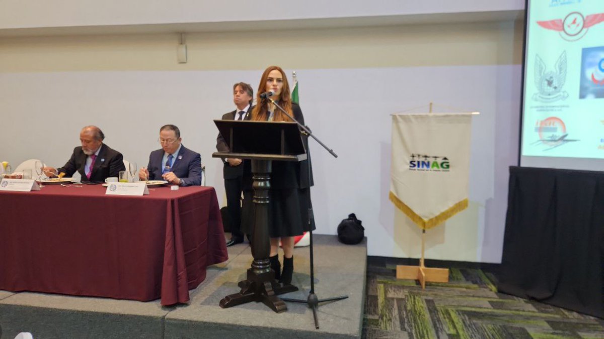 diana_larac's tweet photo. 📌 Quiero agradecer a la Asociación Mexicana de Instituciones Aeronáuticas ✈️ y Aeroespaciales por extenderme la invitación y ser parte de su comida de fin de año 🥂. ¡Fue un gusto poder compartir con ustedes! 
#TrabajandoPorTi 🤝 https://t.co/VweYPVp73C