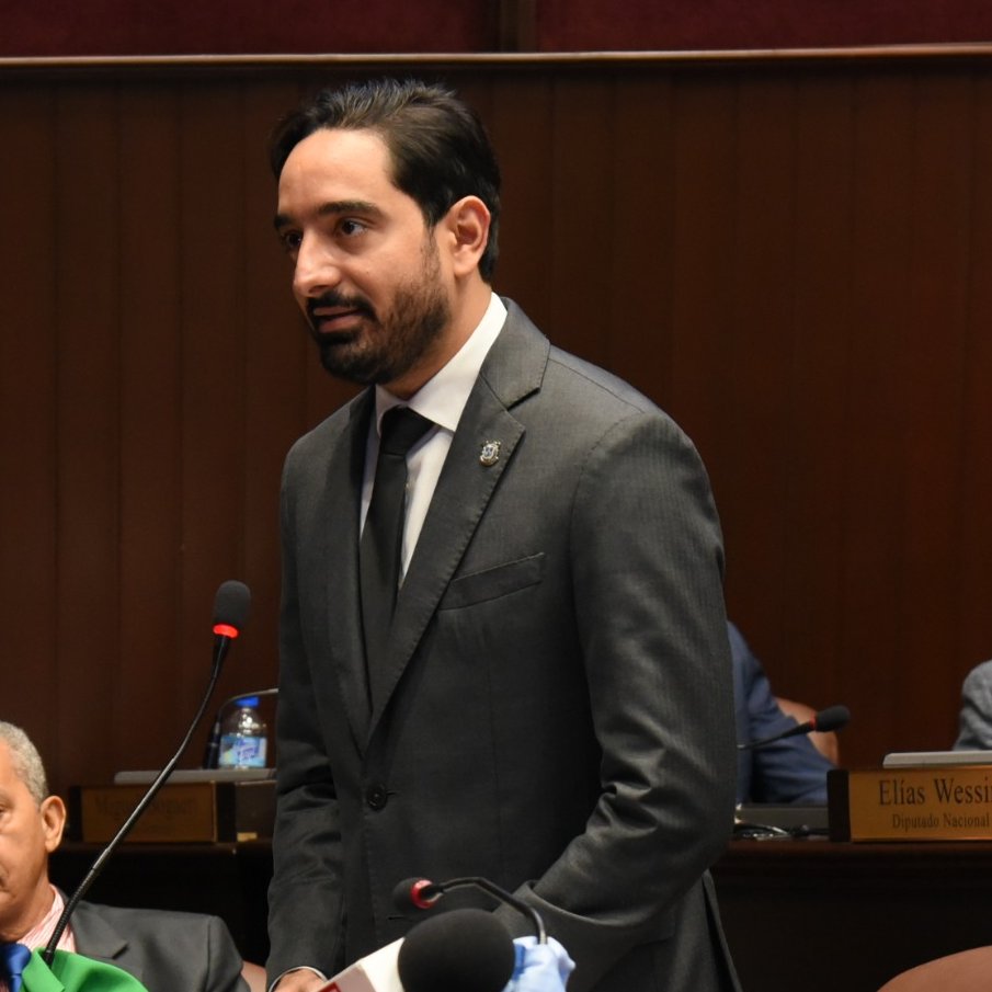 DiputadosRD's tweet photo. El diputado José Horacio Rodríguez (@JoseHoracioR) expresa que en el artículo 85 del Reglamento se establece un margen mayor de tiempo para conocer los proyectos y estudiarlos. Solicita que para que se conozca y sea debatido en el día de hoy se cumpla con la votación de las ⅔ partes de los diputados. #DiputadosRD