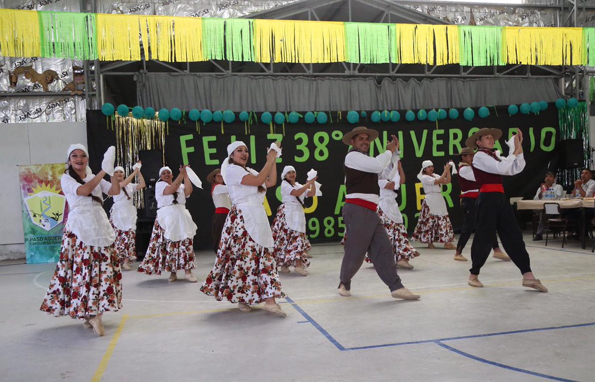 OmarGutierrezOk's tweet image. Vivimos una hermosa jornada de festejos por el 38° aniversario de  Paso Aguerre, con el clásico desfile que da cuenta del gran trabajo comunitario para alcanzar las metas y superarse cada día un poco más.
¡Gracias por permitirme compartir este momento tan especial! ¡Felicidades!