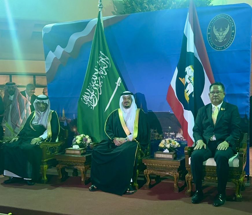AlhokairHolding's tweet photo. السيد/ماجد الحكير ونجله سطام بن ماجد يهنئان السفير التايلندي باليوم الوطني لمملكة تايلند بحضور سمو امير منطقة الرياض وعدد من المعالي والسفراء ورجال الأعمال بمقر السفارة. 🇹🇭 🇸🇦

 #Thailand https://t.co/yRIyJRgofj