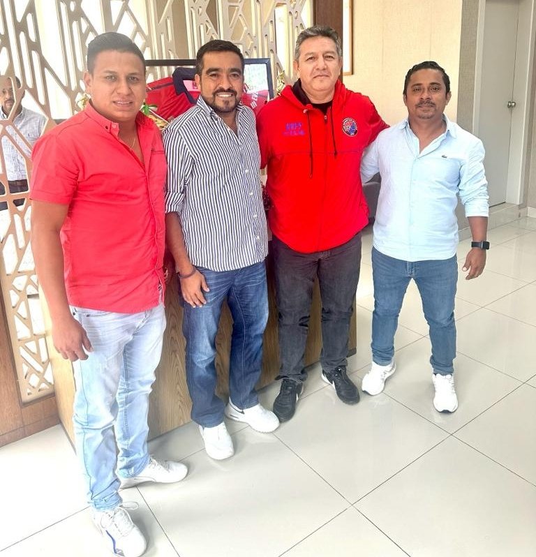 EcOffside's tweet photo. ¡CONFIRMADO! 

Mediante comunicado de prensa del Club  #RojiAzul, la dirigencia confirmó al profesor  Jimmy Paul García como el nuevo DT del Club  Deportivo #Quevedo para la temporada 2024.
#OffsideEc
#ElCanaldelosDeportes https://t.co/kzSEs0ojc3