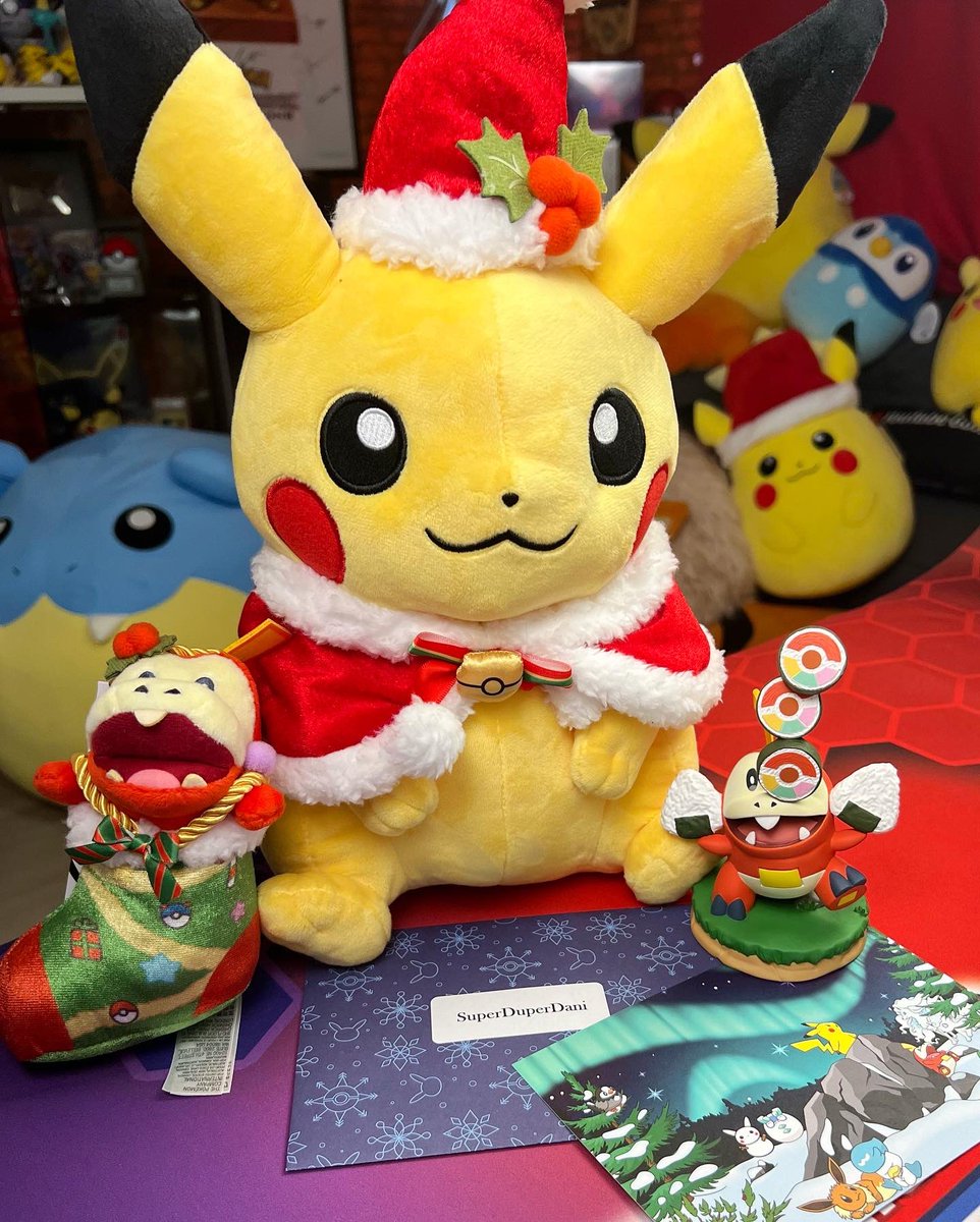 Thanks for the sweet holiday gift @Pokemon! ☺️ I love my festive lil guys!