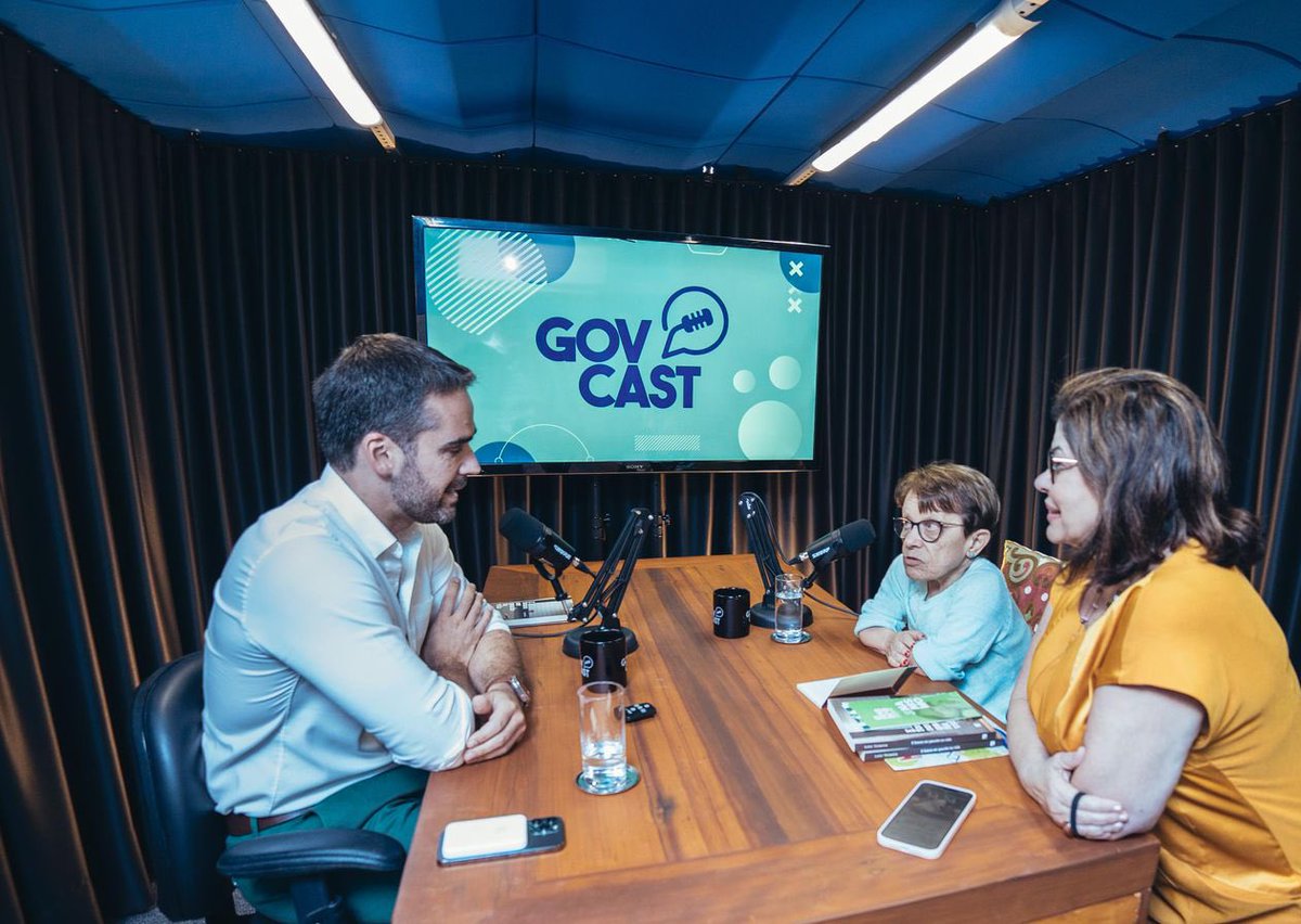 Vem aí um GovCast muito especial sobre nanismo. O governador <a href="/EduardoLeite_/">Eduardo Leite</a> conversou com a jornalista e escritora Lelei Teixeira que fala de amor e respeito. Sem dúvida, será um episódio inspirador.

📸 <a href="/mauriciotonetto/">Maurício Tonetto</a>