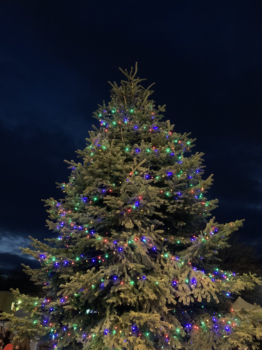 Evening everyone! A slightly belated welcome to the last #BingleyHour of 2023 😱 

Who’s here? Feeling festive?