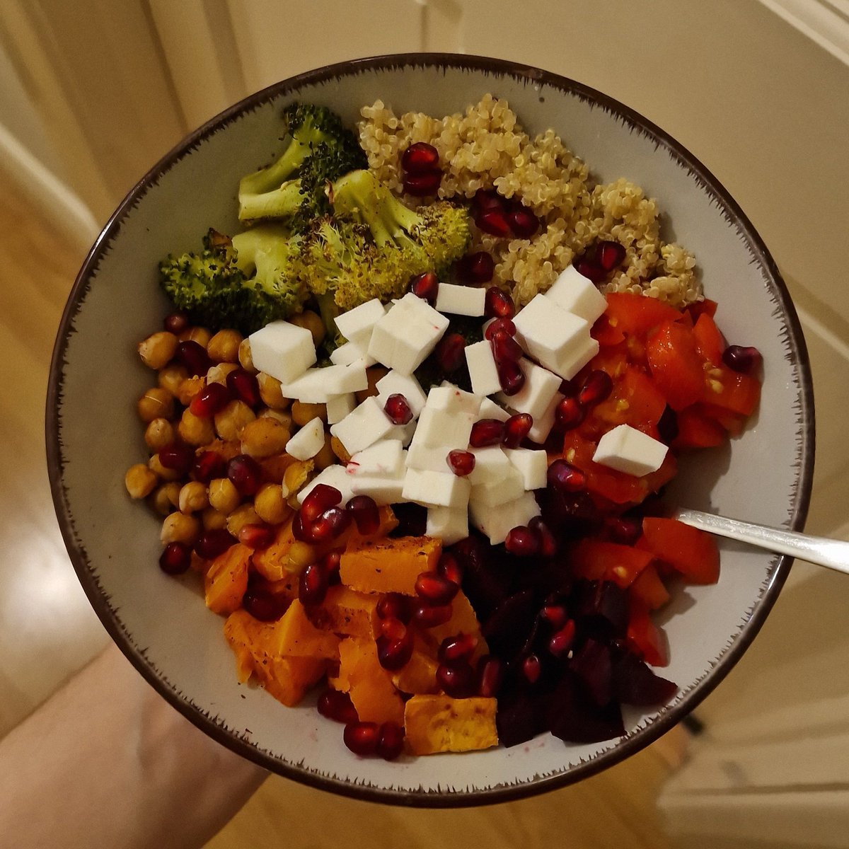 myprettyeats's tweet photo. colourful dinner bowl 🫶🏻 https://t.co/SDrSxR34Ts