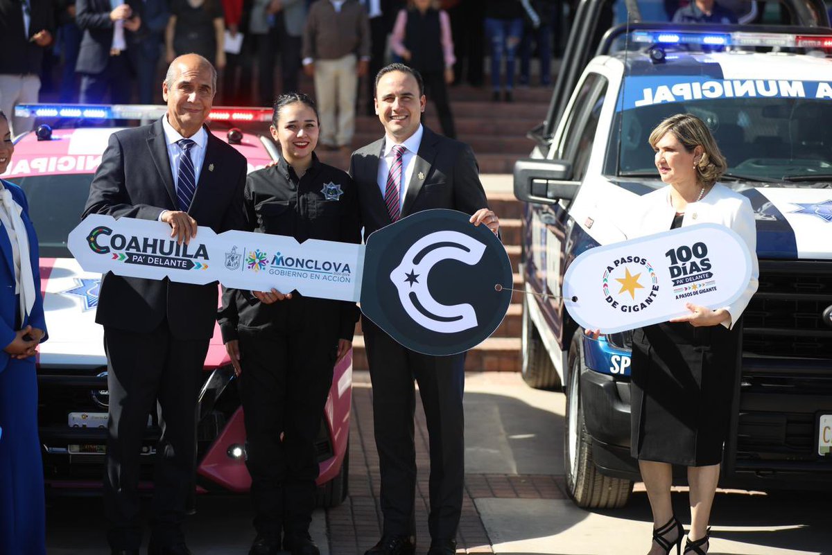 manolojim's tweet photo. En #Monclova, acompañé a mi amigo el Alcalde @Doc_MarioDavila en su Segundo Informe de Gobierno, donde dio a conocer los resultados en estos años de trabajo en favor de las familias monclovenses. Ahí reiteramos nuestro compromiso de trabajar con todo por la Capital del Acero. 1/2 https://t.co/KiKg4gvB5g