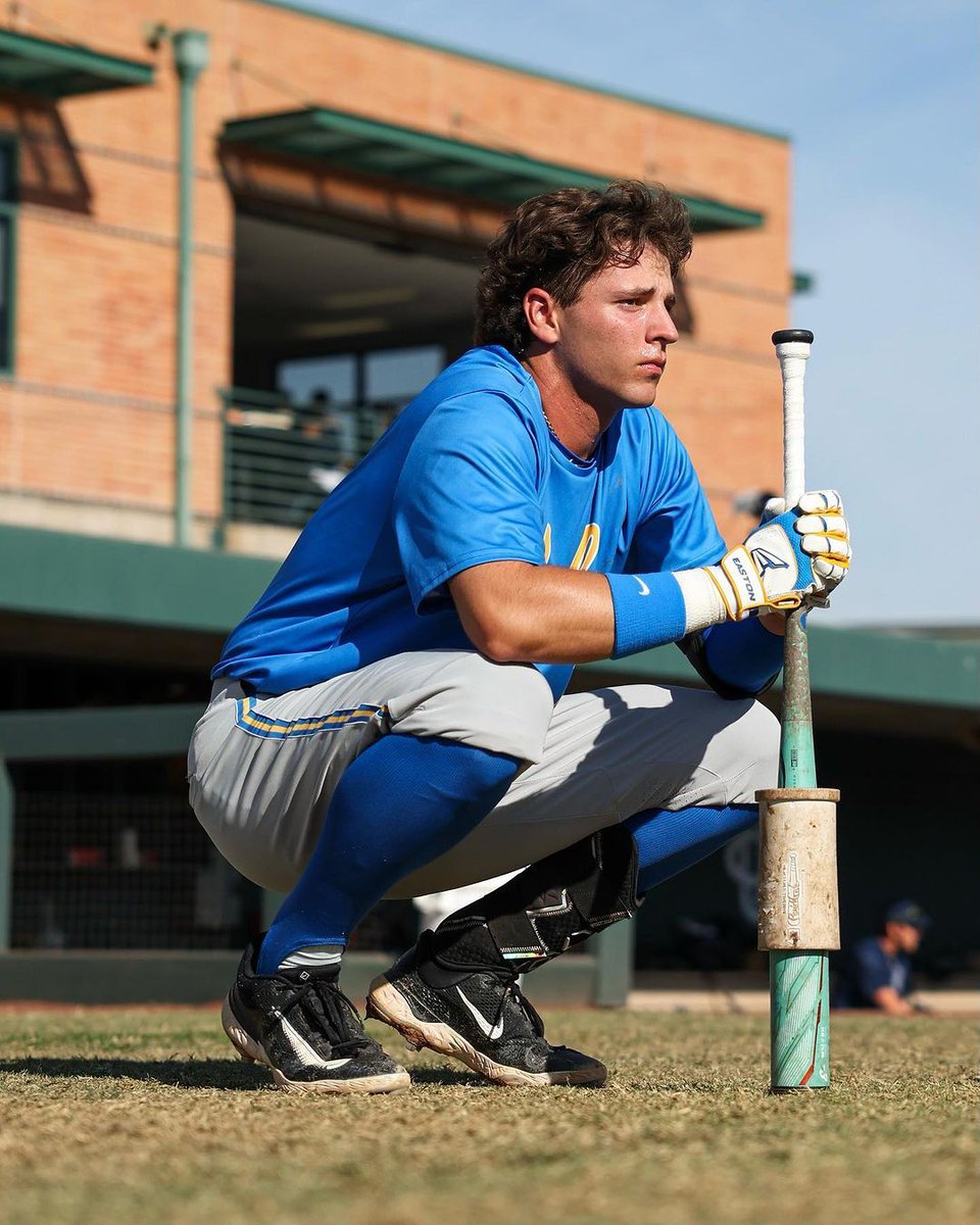 A certified stud who turned down a truck-load of money from the bigs to come to @UCLABaseball, @CholowskyRoch figures to make a 𝘽𝙄𝙂-𝙏𝙄𝙈𝙀 impact as a freshman. The infielder is “a foundation player,” per @JohnSavageUCLA. @KinaTraxInc Fall Report 👉 d1ba.se/3RuQHcz