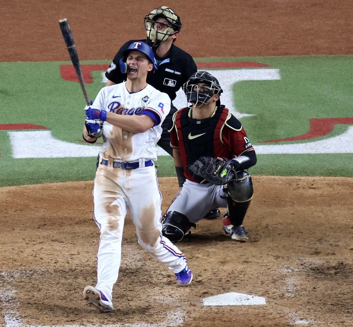 Rangers__Nation's tweet photo. The most iconic picture in Texas Rangers history: https://t.co/9zmzv5DBud