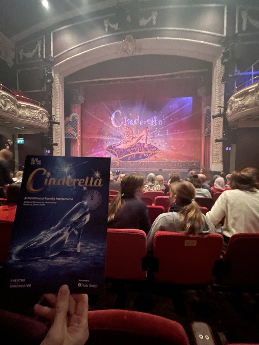 Christmas is here! Another brilliant ⁦<a href="/TRwinchester/">Theatre Royal Winchester</a>⁩ production and #accessible to all - watch ⁦<a href="/itvmeridian/">ITV News Meridian</a>⁩ on Frida at 6 to find out more! Love#panto