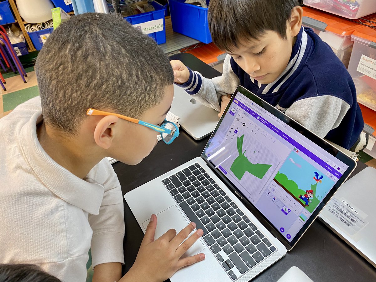 jeanne389's tweet image. On the 2nd day of #CSEdWeek2023   Class 3-302 from @PS_376K got to code-along with Felix from @CSforAllNYC  @D32Bushwick @scratch #GoMario