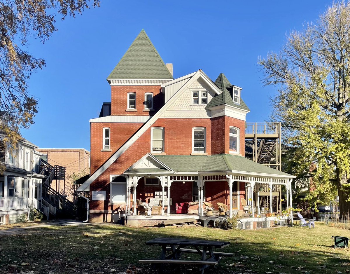 JoshLipnik's tweet photo. Queen Anne House 
Urbana, IL https://t.co/9zSgf09t2q