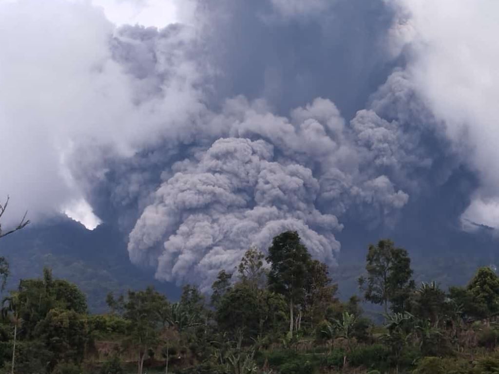 La tragica eruzione del vulcano Marapi (Indonesia) del 3 dicembre 2023. Approfondimento sul Blog di INGVVulcani buff.ly/3RpILZT