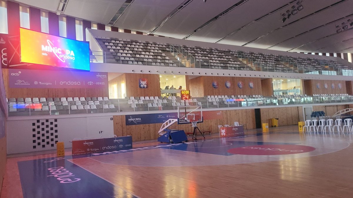 VoluntariosACB's tweet photo. 😍😍Qué bonito es acabar el Día Internacional del Voluntario preparando un nuevo evento. 

Nos vemos mañana en la Primera Fase de #MinicopaEndesa 😍😍    #benditalocura https://t.co/k9Wn033QTp