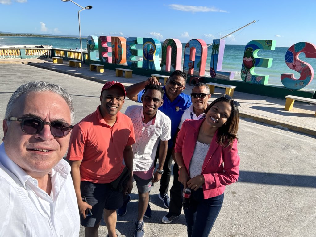 rcavada's tweet photo. Ya en #pedernales Esta noche @Telenoticiasrd desde aquí. #tnenlospueblos @tejadacruz #evasantana @christopherme06 #edisonpolanco #hectorcastro https://t.co/MMyth8rEo9