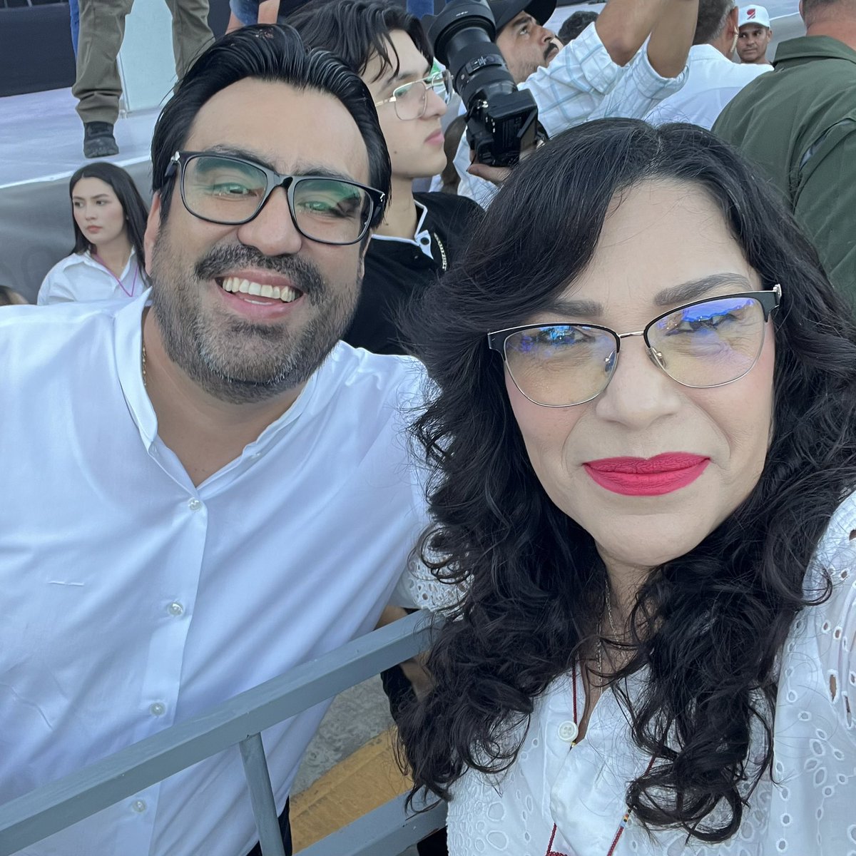 VeronicaBatiz's tweet photo. Es un honor está con ROCHA hoy!! y yo allí presente en el 2do. Informe que nuestro Gobernador compartió con el pueblo y en donde pudimos coincidir con nuestros amigos de todo el estado.. la transparencia es la principal obligación de todos!!.. abrazos 🤗 🥰 https://t.co/n0JHLOVcbN