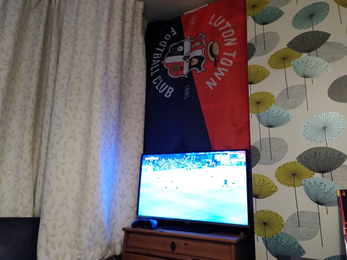 Some divided loyalties in the house for #LutonvsArsenal. But not that divided.