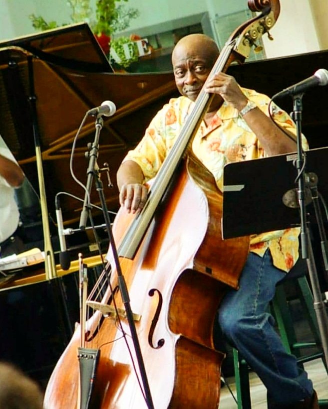 AquilMizan's tweet photo. On this day in 1934 #jazz #bassist #ArtDavis was born.
#strings #contrabass #violin #art #davis #doublebass #cellists #stringbass #cello #standupbass #uprightbass #acousticbass #cellist #basslove #bassistsofinstagram #bass #doublebassist #bassplayersofinstagram #doublebassplayer https://t.co/ddAhxTZL5h