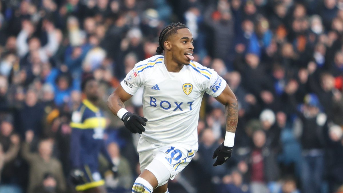 Champchatpod24's tweet photo. 🔥 Leeds United's front-four in the Championship so far this season:

Daniel James:
⚽️: 6️⃣
🅰️: 4️⃣

Crysencio Summerville:
⚽️: 8️⃣
🅰️: 6️⃣

Joël Piroe:
⚽️: 8️⃣
🅰️: 1️⃣

Georginio Rutter:
⚽️: 4️⃣
🅰️: 7️⃣

𝘿𝙚𝙡𝙞𝙫𝙚𝙧𝙞𝙣𝙜 𝙩𝙝𝙚 𝙜𝙤𝙤𝙙𝙨! 🤩

#CCP | #LUFC https://t.co/GkwzXMdf2n