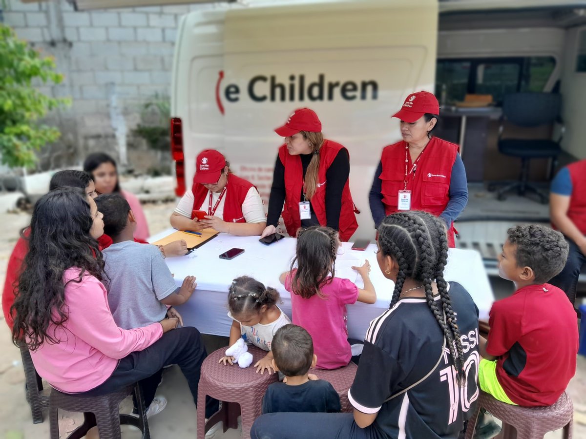 SaveChildrenGT's tweet photo. Desde el proyecto #RutaEducativa realizamos el pilotaje de HALDO, una prueba para validar el aprendizaje de la niñez migrante en tránsito por Centroamérica. Junto a #HIAS, estamos atendiendo las necesidades educativas de la niñez en movilidad con el apoyo de @ECHO_LatAm 🙌 https://t.co/mziYxGHuqh