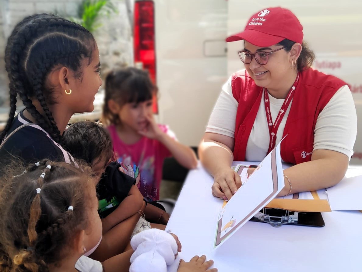 SaveChildrenGT's tweet photo. Desde el proyecto #RutaEducativa realizamos el pilotaje de HALDO, una prueba para validar el aprendizaje de la niñez migrante en tránsito por Centroamérica. Junto a #HIAS, estamos atendiendo las necesidades educativas de la niñez en movilidad con el apoyo de @ECHO_LatAm 🙌 https://t.co/mziYxGHuqh