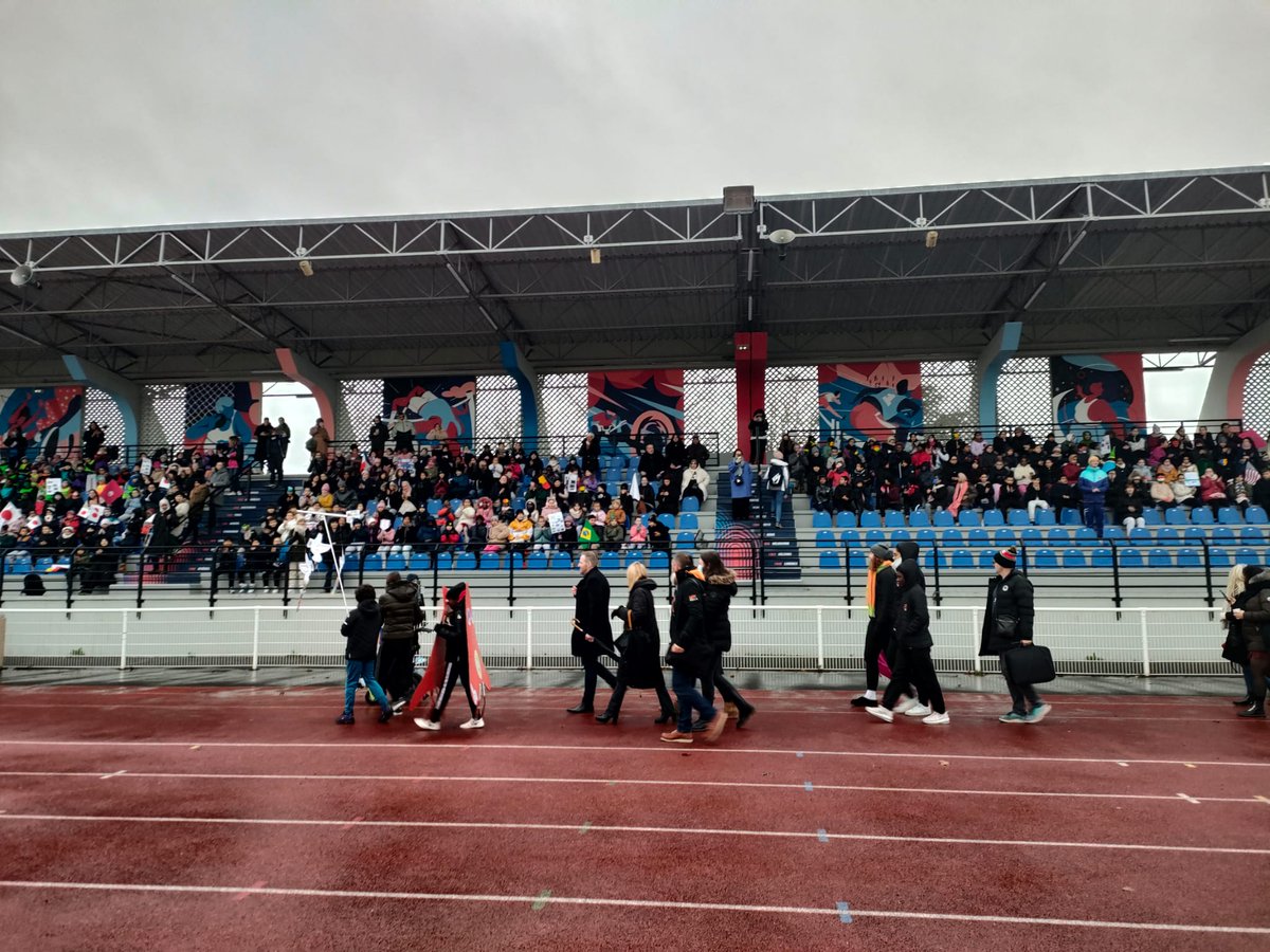 Passation flamme académique As <a href="/ReimsUsep/">USEP REIMS</a> Gallieni Stade G Hebert  #Reims 400 relayeurs olympiques enchantés malgré ☔  grâce  équipe enseignants 🥇#terredejeux 
<a href="/EFSRAthletisme/">Entente Family Stade Reims Athlétisme</a> <a href="/BlanchardRaphaL/">Raphaël Blanchard</a> <a href="/vero_marchet/">Véronique Marchet</a> <a href="/EpsMarne/">équipe EPS Marne</a> <a href="/usepnationale/">USEP nationale</a> <a href="/usepmarne/">usep marne</a> <a href="/laligue51/">Ligue de l'Enseignement Marne</a>